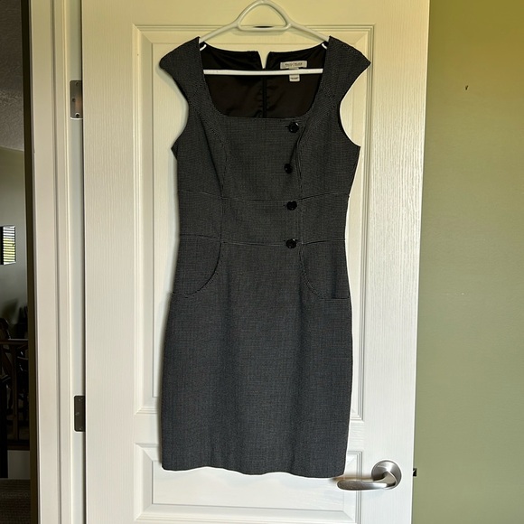 White House : black market size 6 - Picture 1 of 3